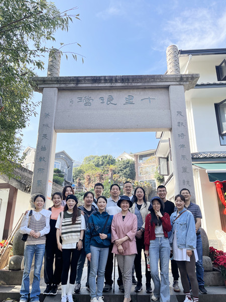 2022经济学院秋游-副本.jpg 2022经济学院秋游-副本.jpg