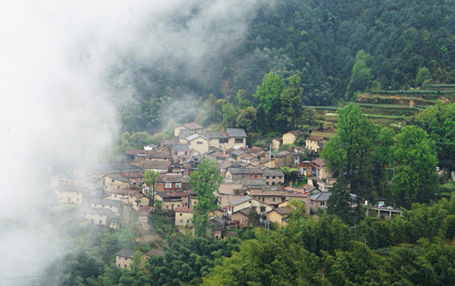 雾中古村落_副本.jpg